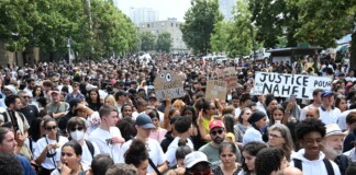 Continúan las tensiones en Francia con 150 detenidos por caso de gatillo fácil Continúan las tensiones en Francia con 150 detenidos por caso de gatillo fácil