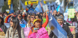 Docentes jujeños marcharon hoy por «incumplimiento de paritarias» Docentes jujeños marcharon hoy por "incumplimiento de paritarias"