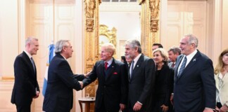 Fernández recibió al titular de la NASA para desarrollar actividad espacial conjunta Fernández recibió al titular de la NASA para desarrollar actividad espacial conjunta