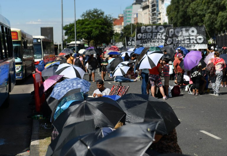 Organizaciones piqueteras realizan una jornada de protestas con foco en CABA