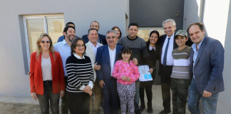 Fernández, Maggiotti y Jalil entregaron viviendas en Catamarca