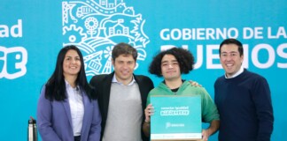 Kicillof entregó la computadora 100 mil del programa Conectar Igualdad Bonaerense Conectar igualdad
