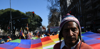 El Tercer Malón de la Paz permanece frente a Tribunales El Tercer Malón de la Paz permanece frente a Tribunales