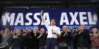 Kicillof: «La boleta de UxP es un escudo para defender a nuestro pueblo de la derecha» Kicillof: "La boleta de UxP es un escudo para defender a nuestro pueblo de la derecha"
