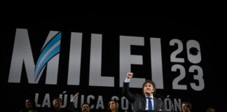 Milei cerró su campaña con un espectáculo en el Movistar Arena Milei cerró su campaña con un espectáculo en el Movistar Arena