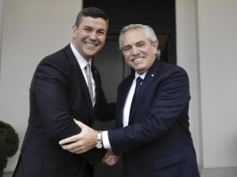 Fernández participó en Paraguay de la asunción de Santiago Peña