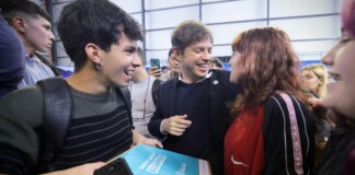 Kicillof: «Los problemas no se resuelven destruyendo todo, sino con trabajo y los vamos a conseguir entre todos» Axel Kicillof