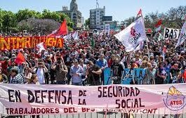 El gobierno uruguayo pone en marcha una cuestionada reforma previsional