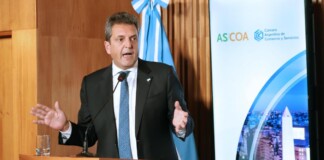 Para Massa, en octubre se elige entre «un país en desarrollo» o «la lógica de la selva» Para Massa, en octubre se elige entre "un país en desarrollo" o " la lógica de la selva"