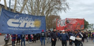 Organizaciones sociales se movilizaron al Ministerio de Educación porteño «contra el ajuste de Larreta» organizaciones sociales se manifestaron