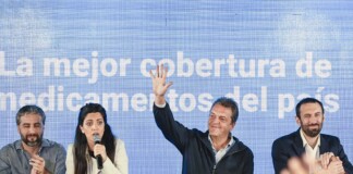 Massa anunció un refuerzo alimentario de $45.000 para jubilados