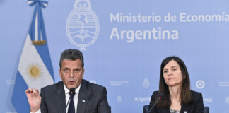 Massa y Raverta anunciaron dos bonos de $47.000 para trabajadores informales Trabajadores