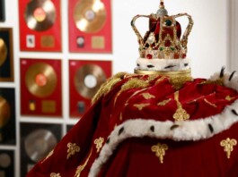 Subastan más de 1500 objetos de Freddie Mercury