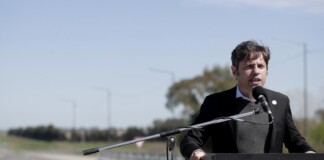 Kicillof: «No venimos con motosierra o dinamita, sino con obras, hospitales, escuelas y rutas» Kicillof: "No venimos con motosierra o dinamita, sino con obras, hospitales, escuelas y rutas"