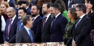 El PP se reúne con Vox en busca de votos para la investidura