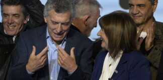 Con la presencia de Macri, Bullrich presenta su libro en la Facultad de Derecho mauricio-macri-y-patricia-bullrich