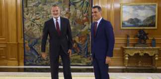 El rey de España encargó a Pedro Sánchez formar Gobierno PSOE
