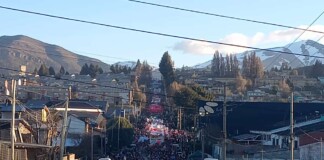 Multitudinaria marcha de más de 15 cuadras en Bariloche