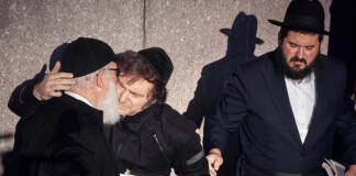 Milei visitó la tumba del “rebe de Lubavitch” en Nueva York Milei visitó la tumba del “rebe de Lubavitch” en Nueva York