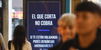 La leyenda «el que corta no cobra», en carteles y altoparlantes de estaciones ferroviarias
