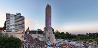 Segunda noche consecutiva de protestas masivas en rechazo al DNU de Milei DNU