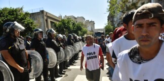 El Gobierno busca cobrarle a las organizaciones sociales el operativo antipiquete de Bullrich El Gobierno busca cobrarle el operativo antipiquete de Bullrich a las organizaciones sociales