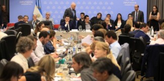 El oficialismo convocó a un plenario de comisiones para tratar la ley ómnibus ómnibus