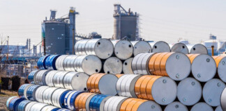 Baja el precio del barril de petróleo en los mercados internacionales petroleo