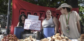 Realizan un desayuno en defensa de las personas en situación de calle desayuno