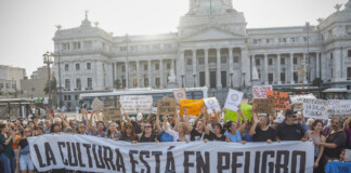 “Colectivo Anti-Ómnibus” en defensa de la cultura
