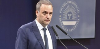 El Gobierno evalúa un plebiscito tras el fracaso de la ley ómnibus Adorni