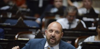 D’Alessandro dijo que si el proyecto de ley ómnibus vuelve a tratarse «va a ser otro y se dividirá en comisiones» D’Alessandro dijo que si el proyecto de ley ómnibus vuelve a tratarse "va a ser otro y se dividirá en comisiones"