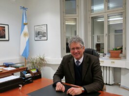 embajador Facundo Vila