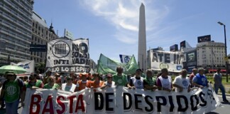 El Gobierno inició la segunda ola de despidos en el Estado