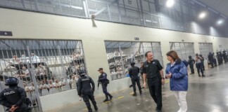 Bullrich visitó una cárcel en El Salvador para aprender del «modelo Bukele» Bullrich