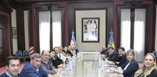 Kicillof firmó convenios con 10 intendentes para financiar la mejora de servicios públicos Kicillof