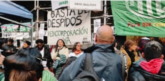 La desocupación subió al 7,7% y el PBI cayó 5,1%