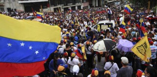 Los venezolanos se manifiestan en las calles del país en medio de un clima de tensión tras las elecciones