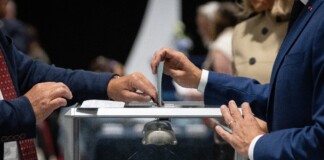 Francia frena a la ultraderecha, que queda tercera en las elecciones parlamentarias