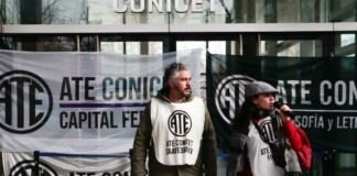 Científicos y trabajadores del CONICET protestaron por los despidos y el ajuste presupuestario