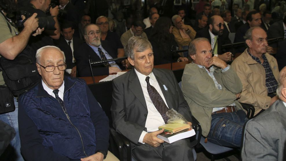 el-tof5-condeno-a-la-pena-de-prision-perpetua-a-los-represores-jorge-el-tigre-acosta-y-alfredo-astiz