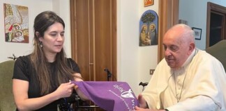 «El papa Francisco está preocupado» por la visita de los diputados libertarios a genocidas en prisión
