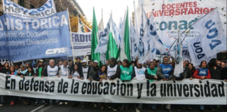 Los docentes universitarios paran en reclamo de mejoras salariales