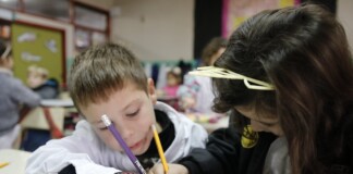 Enseñar y contener, el rol clave de las escuelas bonaerenses ante el abandono del Gobierno