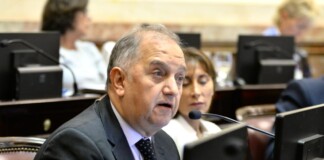 Carlos Linares, senador de UxP, en FM La Patriada: «Es gravísimo el ataque sistemático a Cristina»