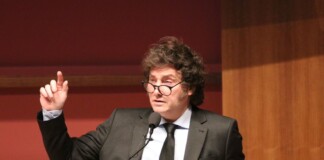 Milei: «Me encantaría meterle el último clavo al cajón del kirchnerismo, con Cristina Kirchner adentro»