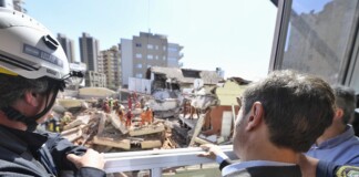 Kicillof supervisó en Villa Gesell el operativo por el derrumbe del hotel