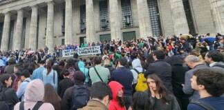 Seis de cada diez personas rechaza el ajuste de Milei a las universidades