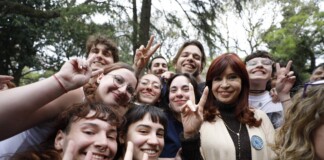 Cristina a Milei: «Mandás a apalear viejos y fusilar a un fotógrafo»