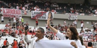 Trabajadores del Garrahan dieron una «vuelta olímpica» en el Monumental de River